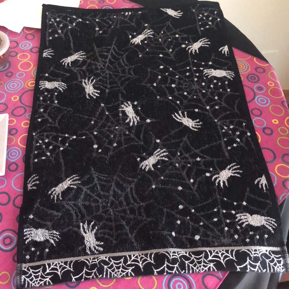 Set of 2 SPIDERWEBS kitchen towels NWT